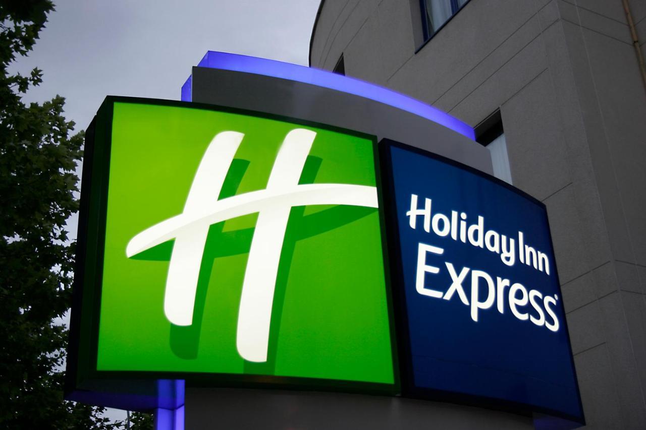 Holiday Inn Express San Sebastian De Los Reyes By Ihg Exterior photo