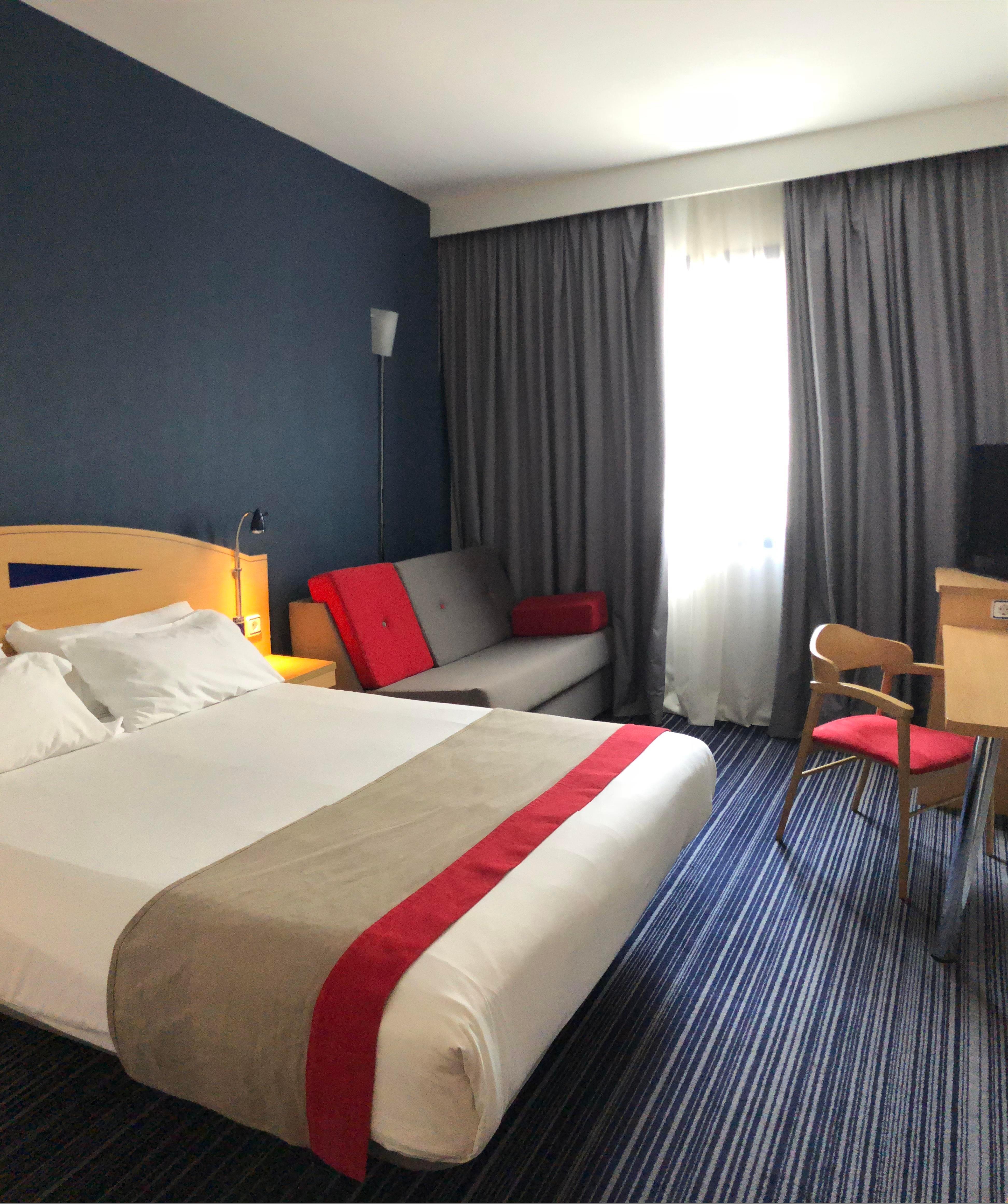 Holiday Inn Express San Sebastian De Los Reyes By Ihg Exterior photo