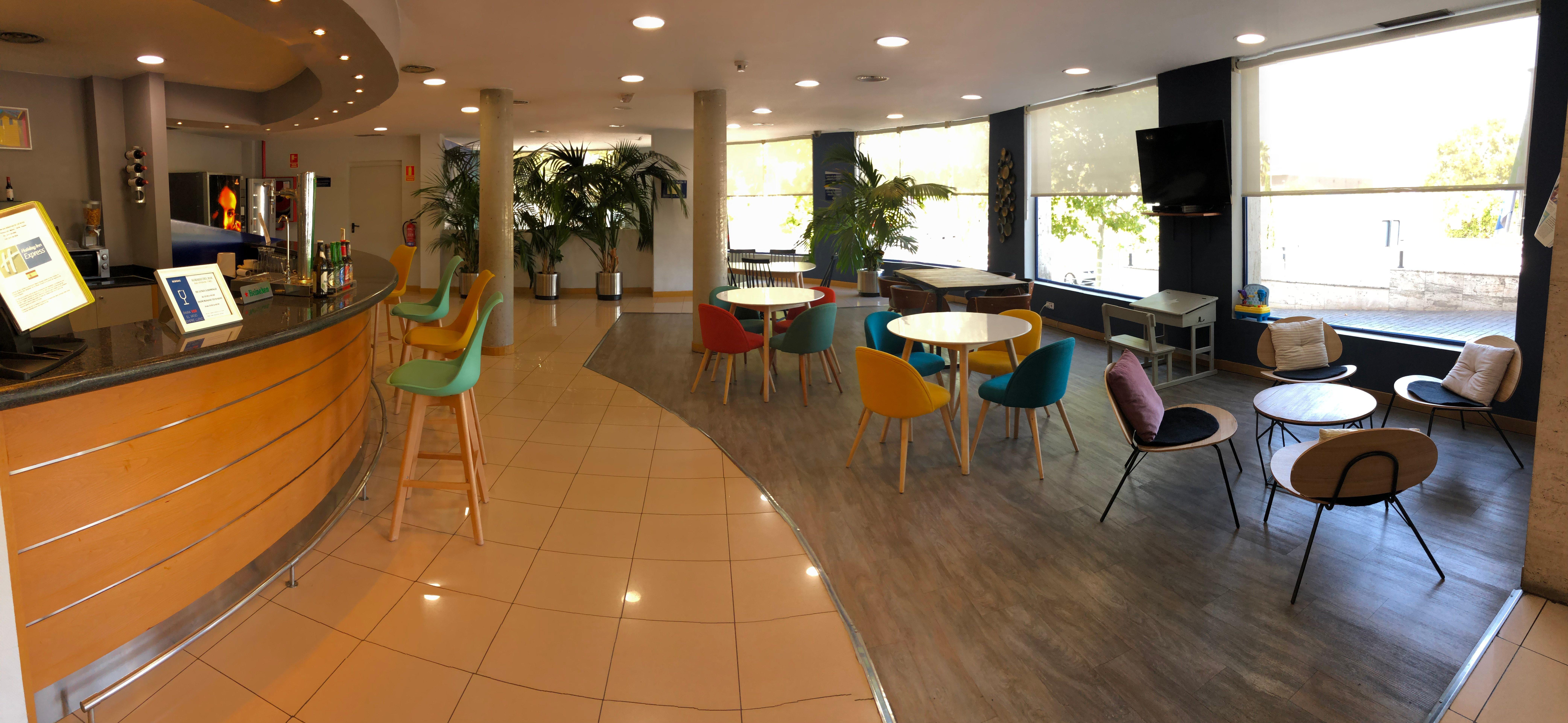 Holiday Inn Express San Sebastian De Los Reyes By Ihg Exterior photo