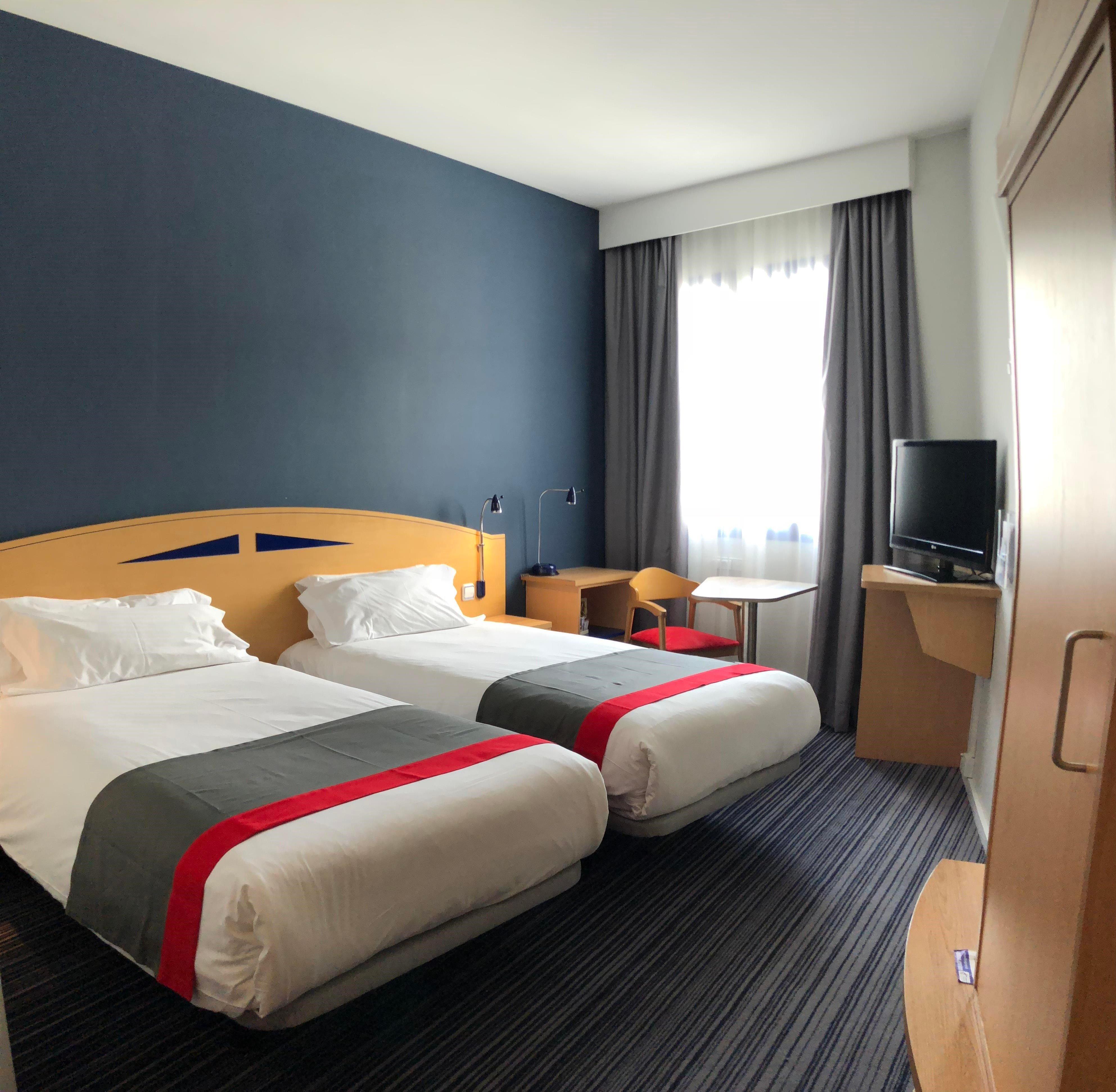 Holiday Inn Express San Sebastian De Los Reyes By Ihg Exterior photo