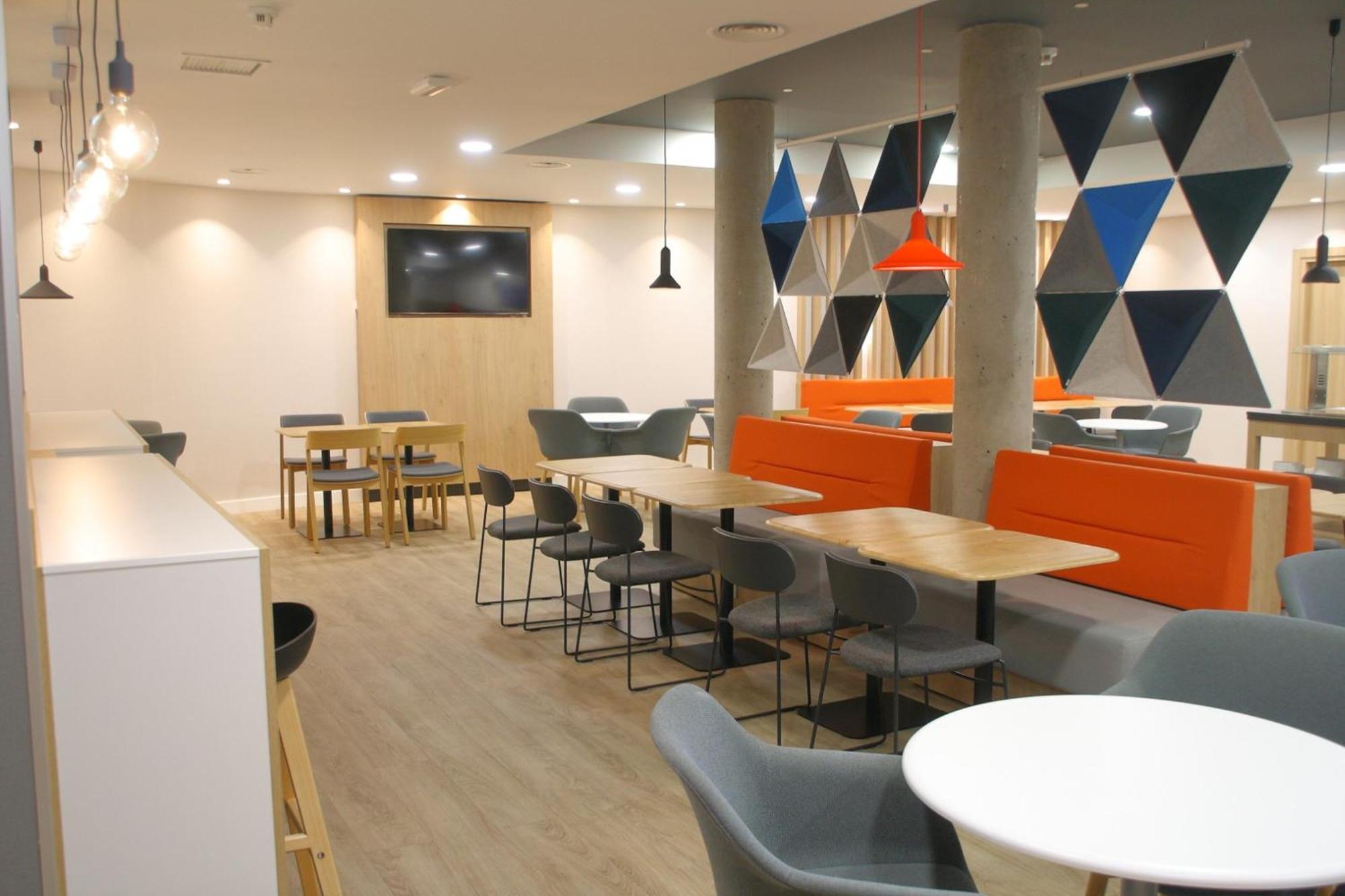 Holiday Inn Express San Sebastian De Los Reyes By Ihg Exterior photo
