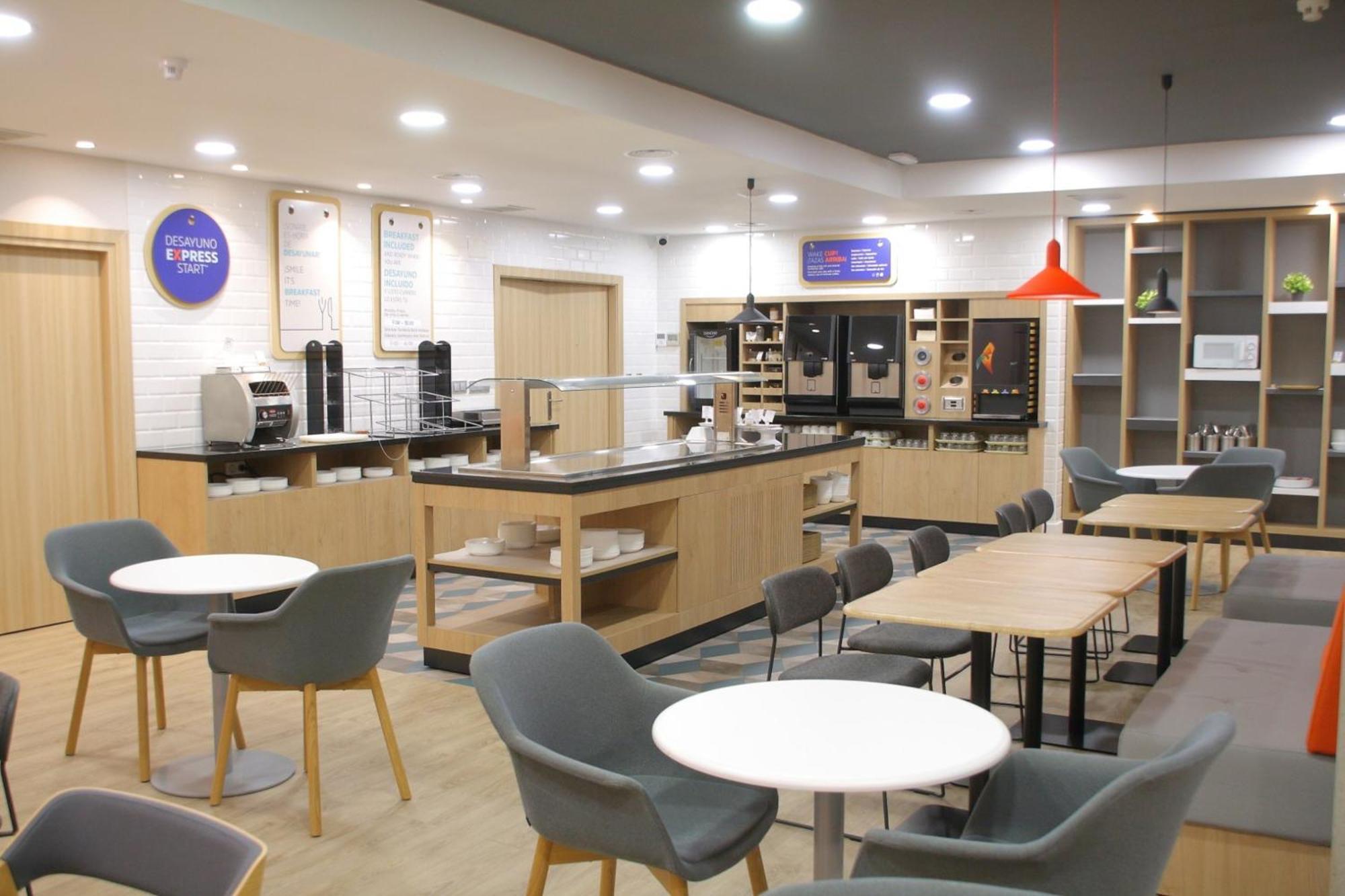 Holiday Inn Express San Sebastian De Los Reyes By Ihg Exterior photo