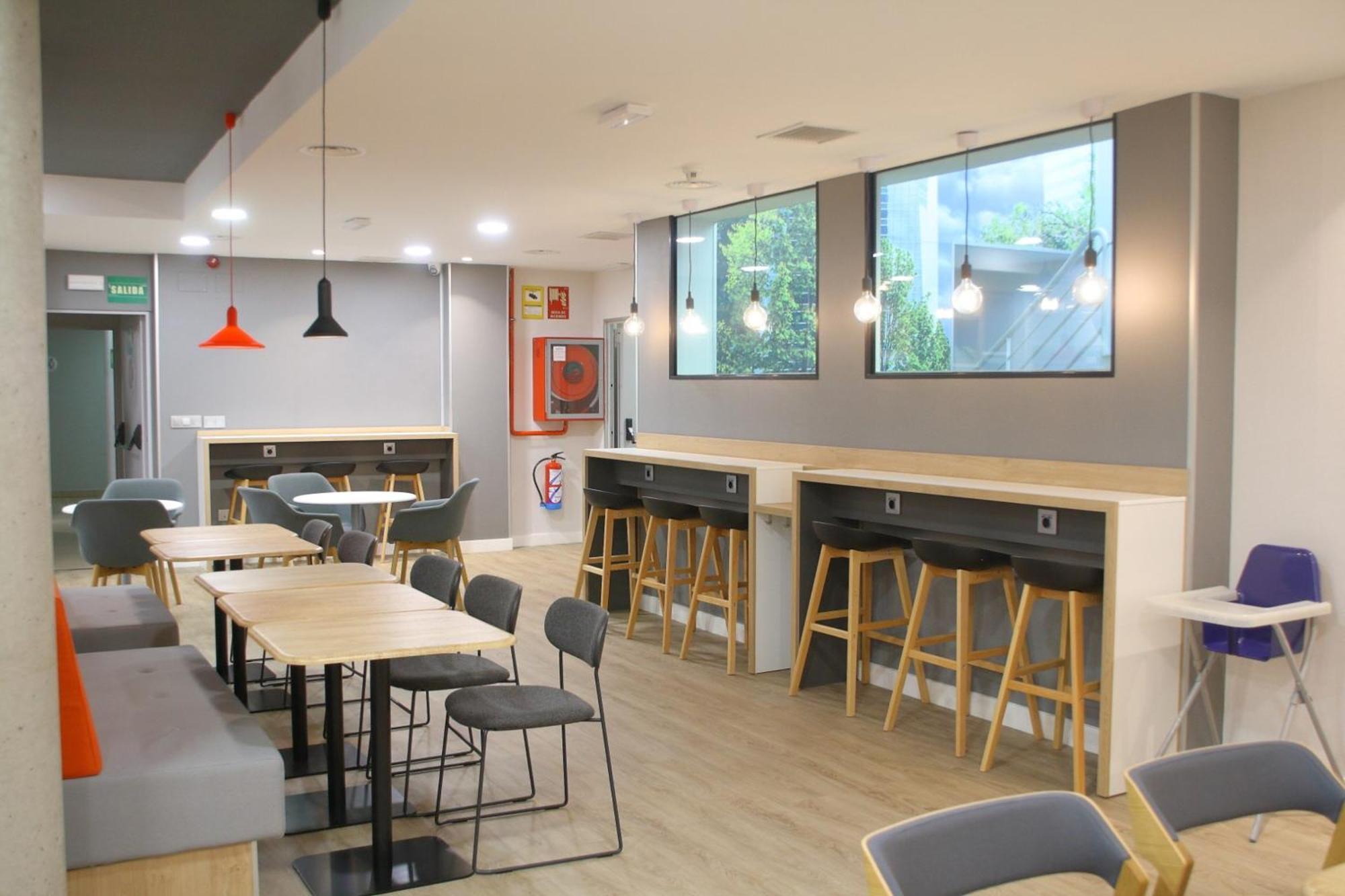 Holiday Inn Express San Sebastian De Los Reyes By Ihg Exterior photo