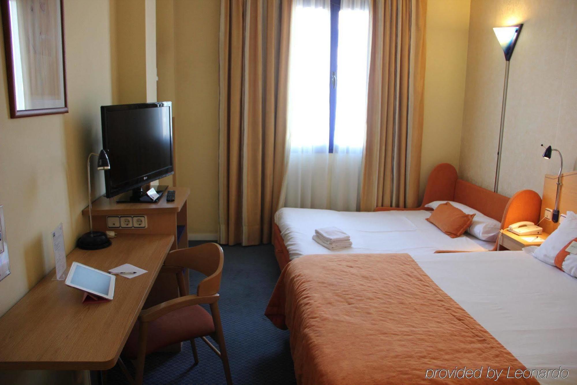 Holiday Inn Express San Sebastian De Los Reyes By Ihg Exterior photo